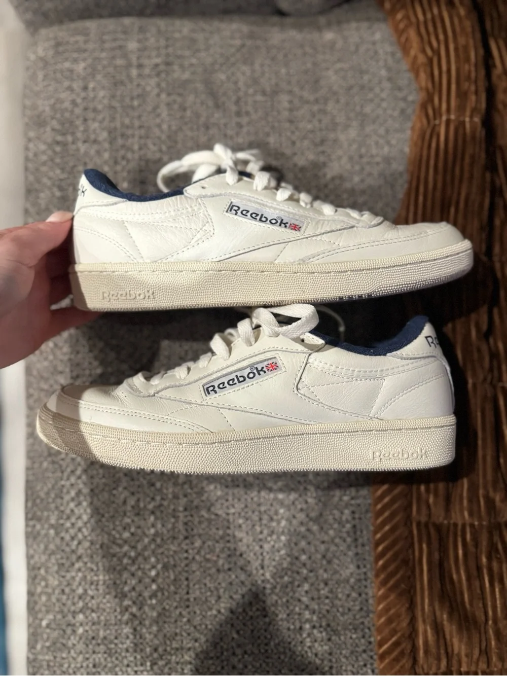 Reebok White mens 7 & women’s 8.5